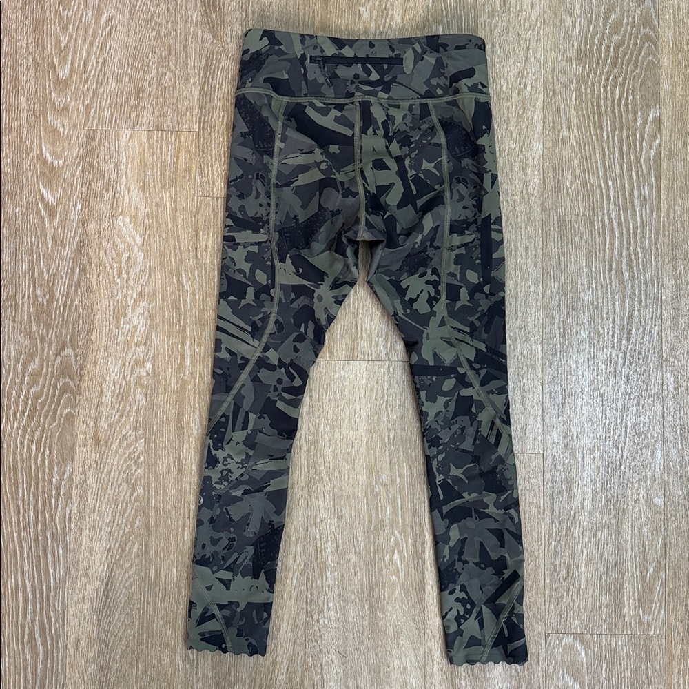 Lululemon Tight Stuff Scalloped Hem Army Fatigue Green Black Camo Leggings sz 6 - Picture 8 of 13